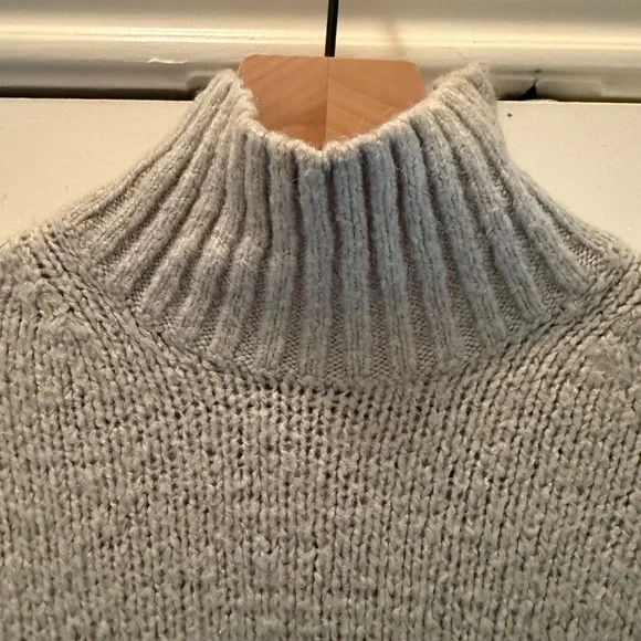 H&M Mint Green Turtleneck Sweater - Picture 4 of 10